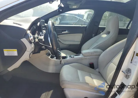 2014 Mercedes-Benz Cla 250 z USA, uszkodzony, nr VIN WDDSJ4EB2EN038627